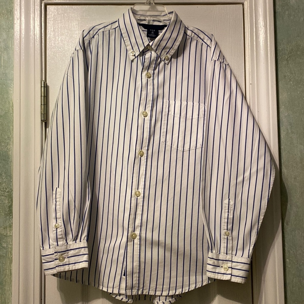 5/$25 Gap kids, long sleeve, button front, white with blue stripe shirt, M (8)